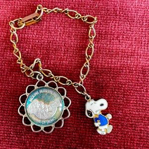 vintage souvenir bracelet Mount Rushmore shrine of democracy and snoopy